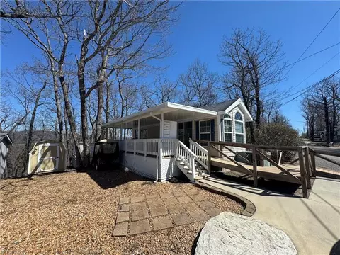 438 Dogwood Cir, Traphill, NC 28685