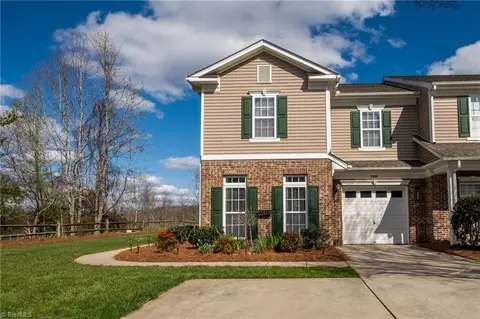 5915 Hollow Wood Ct, Winston Salem, NC 27104