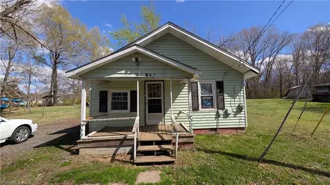 107 Murphy St, Liberty, NC 27298