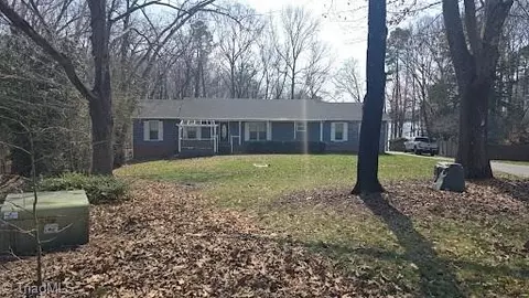 3908 Oak Hollow Ct, High Point, NC 27265
