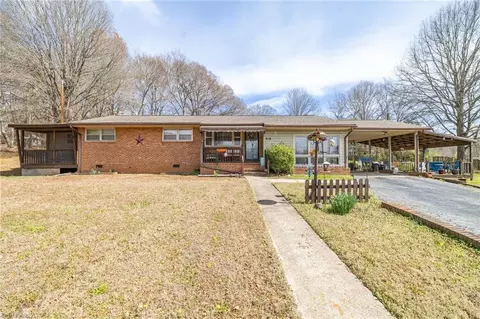 918 Hampton St, Eden, NC 27288