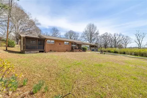 Exterior - 918 Hampton St, Eden, NC 27288 photo 2 of 3