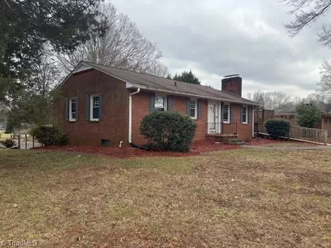 4621 Shattalon Dr, Winston Salem, NC 27106