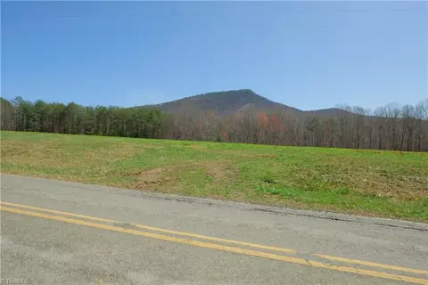 1 Old Mill Rd, Pinnacle, NC 27043