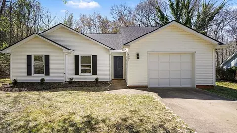4007 Sassafras Ct, Greensboro, NC 27410