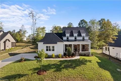 7608 Monty Dr, Kernersville, NC 27284