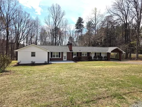 1461 Chestnut Grove Rd, King, NC 27021