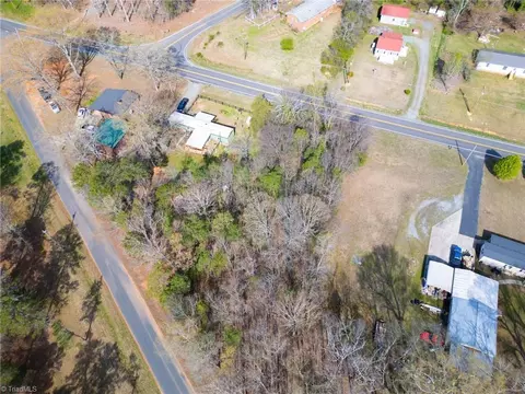 187 Eastside Dr, Denton, NC 27239 photo 3