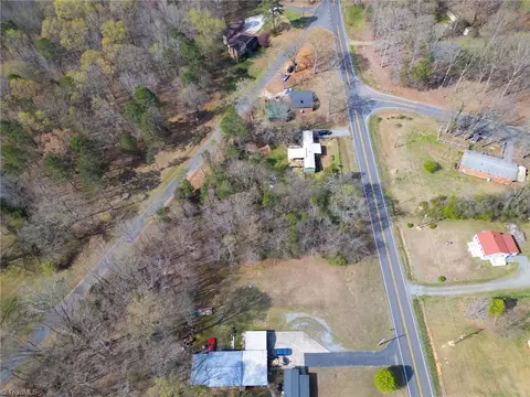 187 Eastside Dr, Denton, NC 27239 photo 4