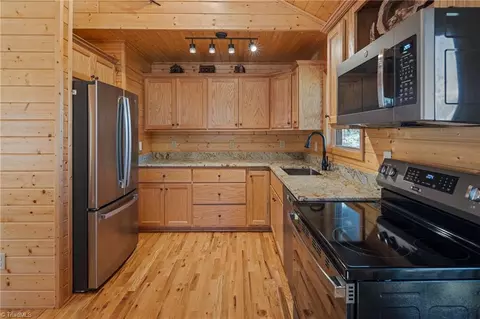 Kitchen - 128 Deer Antler Dr, Purlear, NC 28665 photo 3 of 4