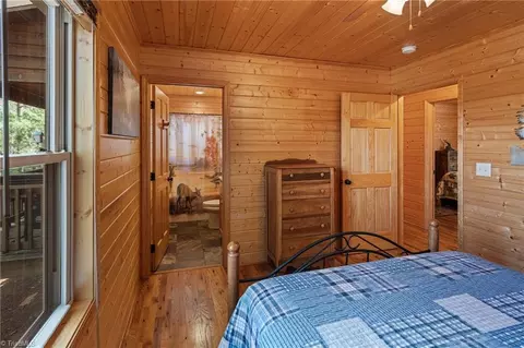 Bedroom - 128 Deer Antler Dr, Purlear, NC 28665 photo 3 of 8