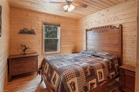 Bedroom - 128 Deer Antler Dr, Purlear, NC 28665 photo 7 of 8