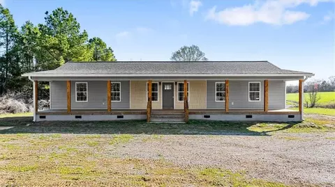 7489 Riverside Rd, Seagrove, NC 27341
