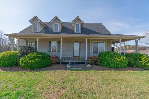 6055 Wind Shadow Ln, Walkertown, NC 27051