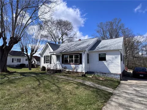 Exterior - 1611 Pine St E, Mount Airy, NC 27030 photo 3 of 3