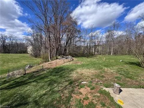 Exterior - 1611 Pine St E, Mount Airy, NC 27030 photo 2 of 3