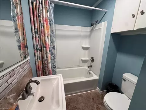 Bath - 1611 Pine St E, Mount Airy, NC 27030 photo 2 of 2