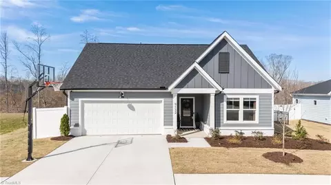 9132 Stoney River Ln, Kernersville, NC 27284