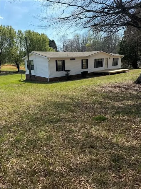 4614 Seward Rd, Pfafftown, NC 27040