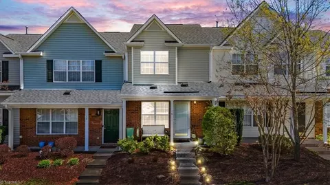 14 Meadow Crossing Ct, Greensboro, NC 27410