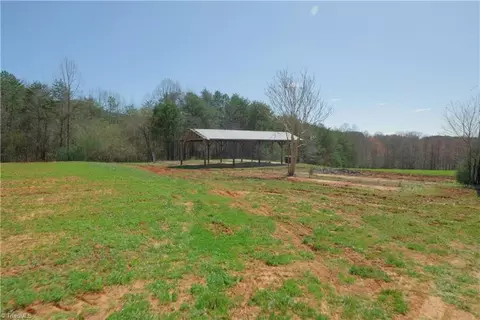 2 Old Mill Rd, Pinnacle, NC 27043 photo 6