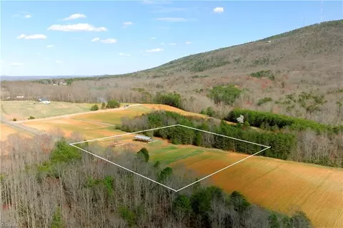 2 Old Mill Rd, Pinnacle, NC 27043