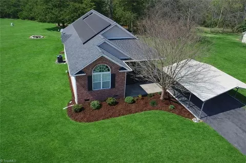 2208 Foxfire Ln, Burlington, NC 27217