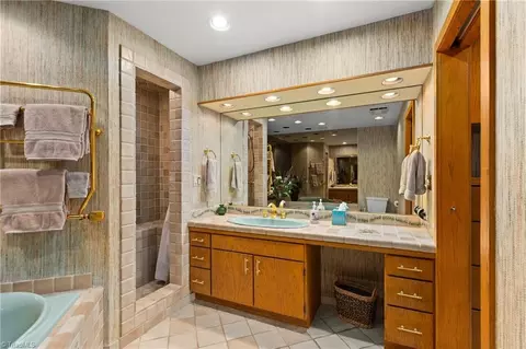 Bath - 1007 Wickliff Ave, High Point, NC 27262 photo 1 of 4