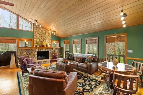 Living - 1007 Wickliff Ave, High Point, NC 27262 photo 2 of 5