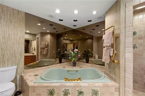 Bath - 1007 Wickliff Ave, High Point, NC 27262 photo 2 of 4