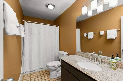 Bath - 1007 Wickliff Ave, High Point, NC 27262 photo 4 of 4
