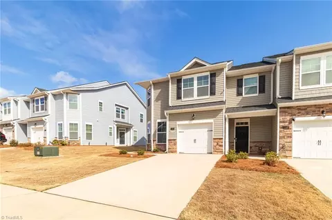 1245 Evelynnview Ln, Kernersville, NC 27284
