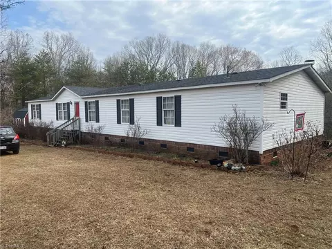 1024 Frans Rd, Westfield, NC 27053