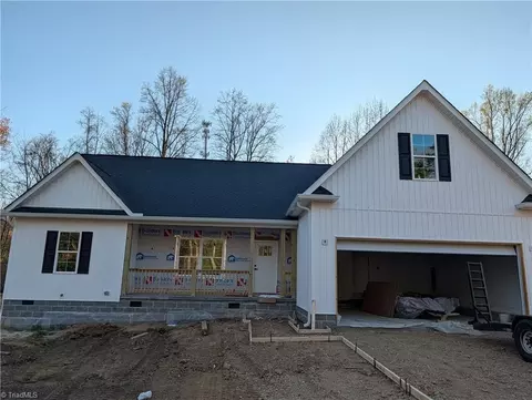 536 Virginia Dr, Yadkinville, NC 27055