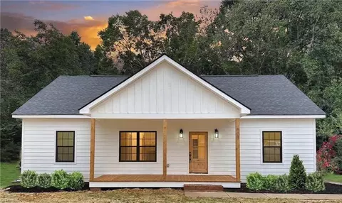 6331 New Center Church Rd, Seagrove, NC 27341