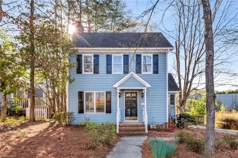 4 Holdsworth Ct, Greensboro, NC 27455