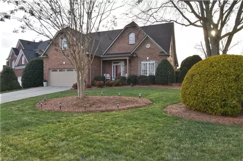 1008 Keswick Ln, Clemmons, NC 27012