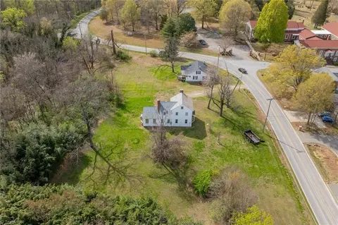 View/Area - 606 Springfield Rd E, High Point, NC 27263 photo 4 of 6
