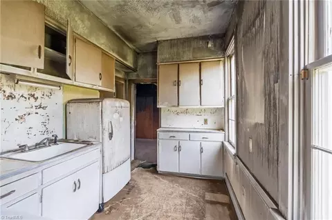 Kitchen - 606 Springfield Rd E, High Point, NC 27263 photo 2 of 2