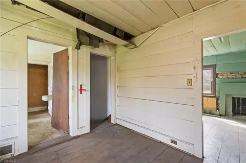 Entry Way - 606 Springfield Rd E, High Point, NC 27263 photo 4 of 4