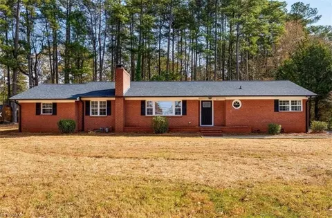 915 Fairview Dr, Lexington, NC 27292