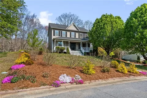 135 Valleyoak Ct, Clemmons, NC 27012