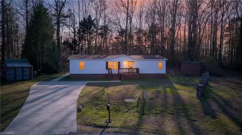 1202 Red Sunset Pl, Siler City, NC 27344