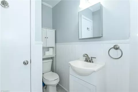 Bath - 945 Dan Valley Rd, Madison, NC 27025 photo 2 of 2
