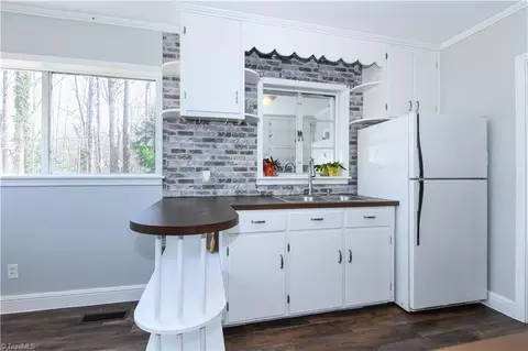 Kitchen - 945 Dan Valley Rd, Madison, NC 27025 photo 2 of 5