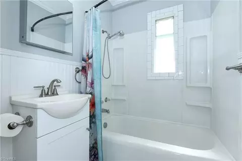 Bath - 945 Dan Valley Rd, Madison, NC 27025 photo 1 of 2