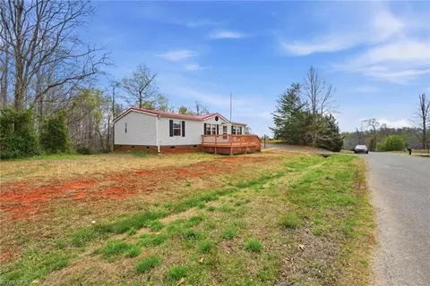 2862 Eagle Point Dr, Trinity, NC 27370 photo 3