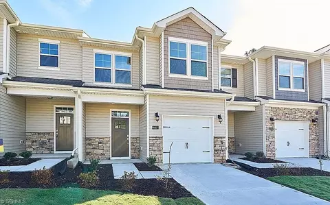1564 Amberview Ln, Kernersville, NC 27284
