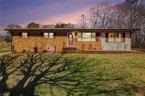 896 Rambling Rd, Randleman, NC 27317