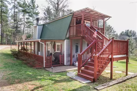 Exterior - 6414 Summit Rd, Purlear, NC 28665 photo 8 of 18